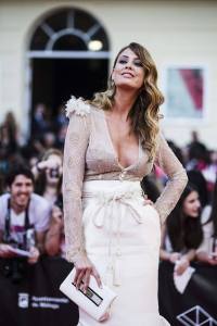 La modelo Elisabeth Reyes aplaudida como una de las más elegantes en el Festival de Cine de Málaga, no termina de convencerme 